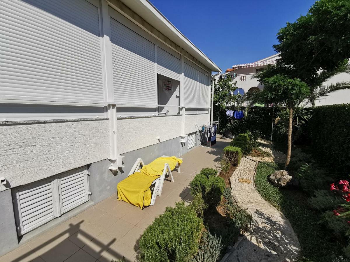 Studio Apartman Marija Petrcane Bagian luar foto